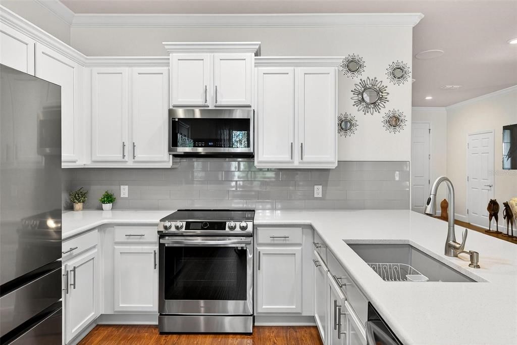 For Sale: $330,000 (2 beds, 2 baths, 1596 Square Feet)