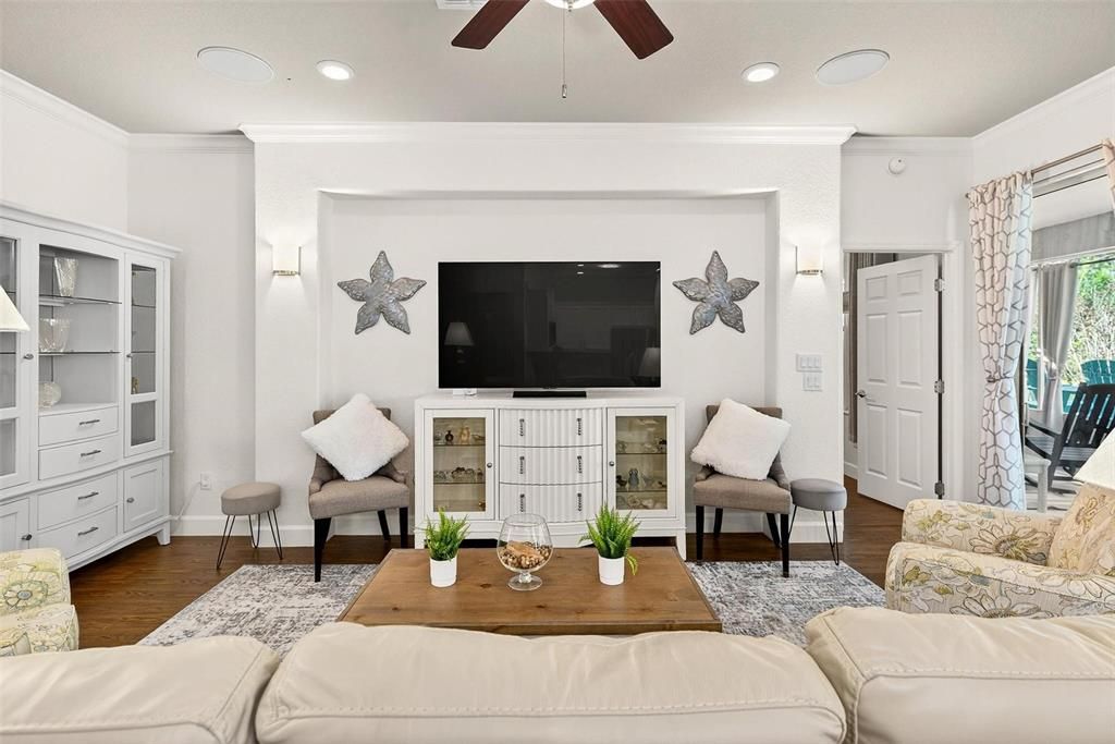 For Sale: $330,000 (2 beds, 2 baths, 1596 Square Feet)