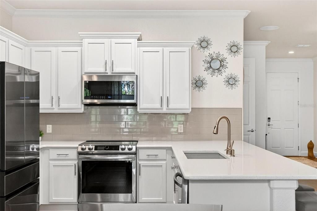 For Sale: $330,000 (2 beds, 2 baths, 1596 Square Feet)