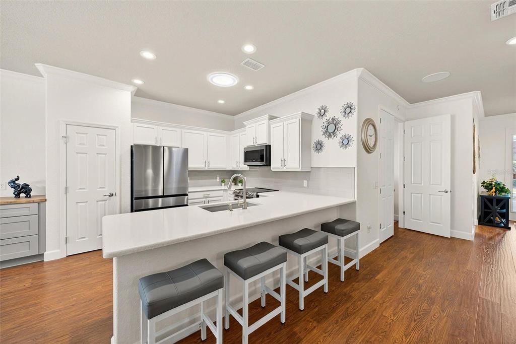 For Sale: $330,000 (2 beds, 2 baths, 1596 Square Feet)