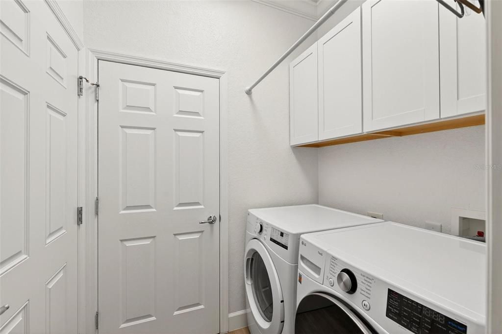 For Sale: $330,000 (2 beds, 2 baths, 1596 Square Feet)
