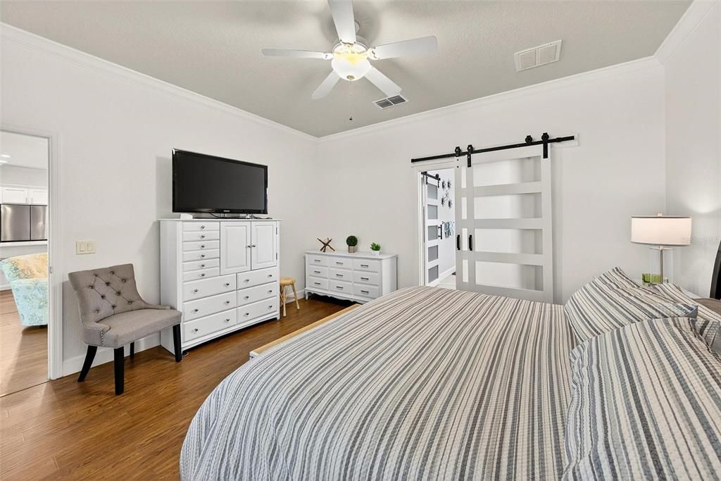 For Sale: $330,000 (2 beds, 2 baths, 1596 Square Feet)