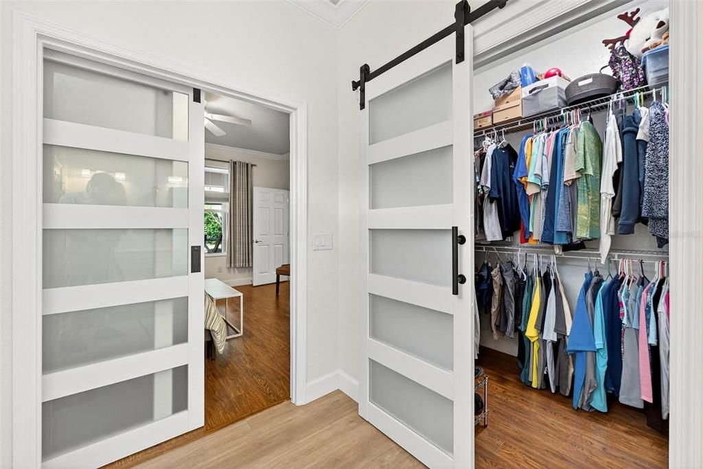 For Sale: $330,000 (2 beds, 2 baths, 1596 Square Feet)