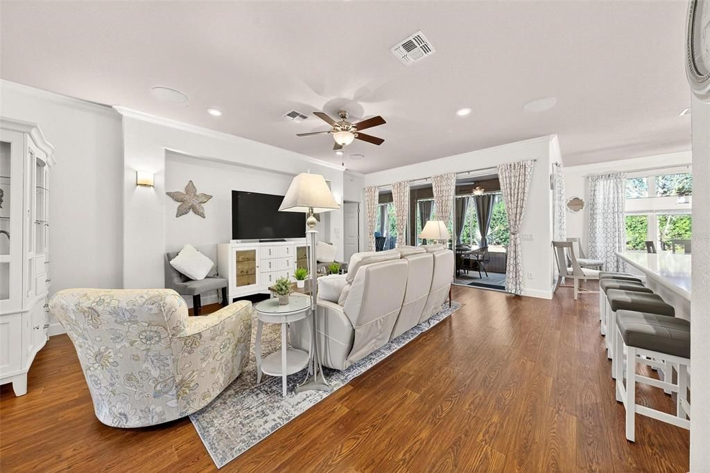 For Sale: $330,000 (2 beds, 2 baths, 1596 Square Feet)