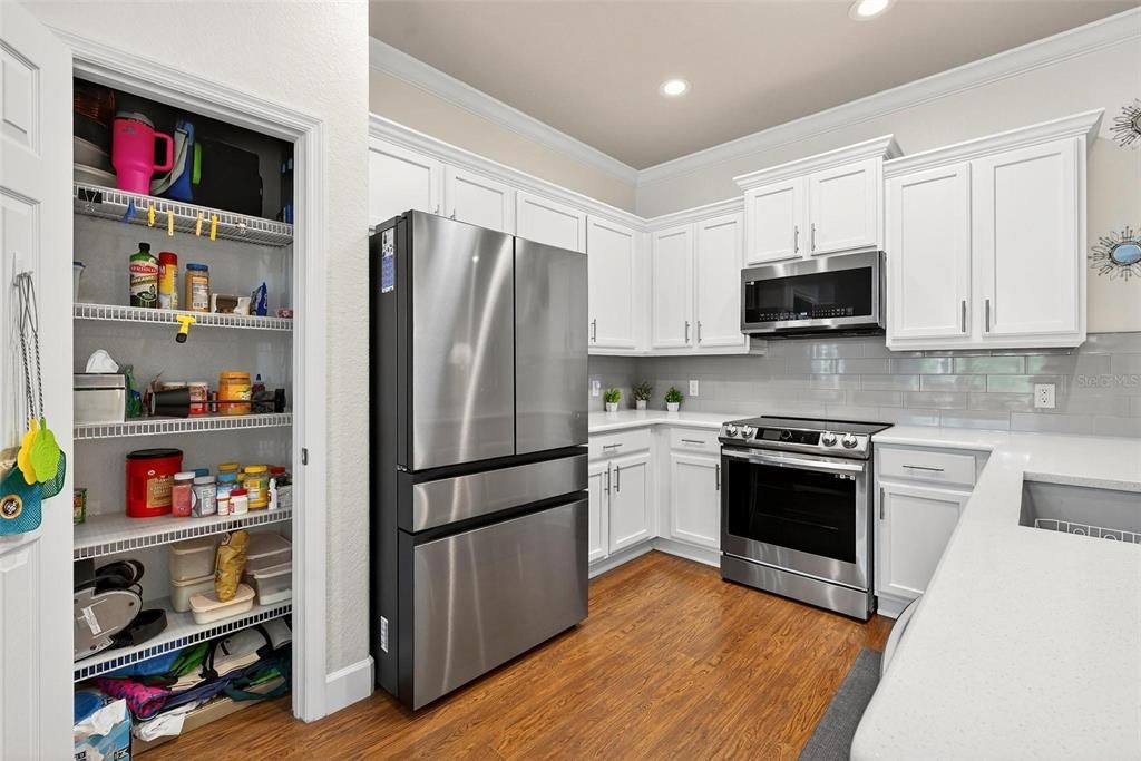 For Sale: $330,000 (2 beds, 2 baths, 1596 Square Feet)