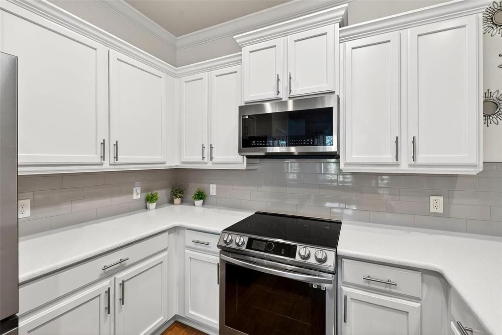 For Sale: $330,000 (2 beds, 2 baths, 1596 Square Feet)