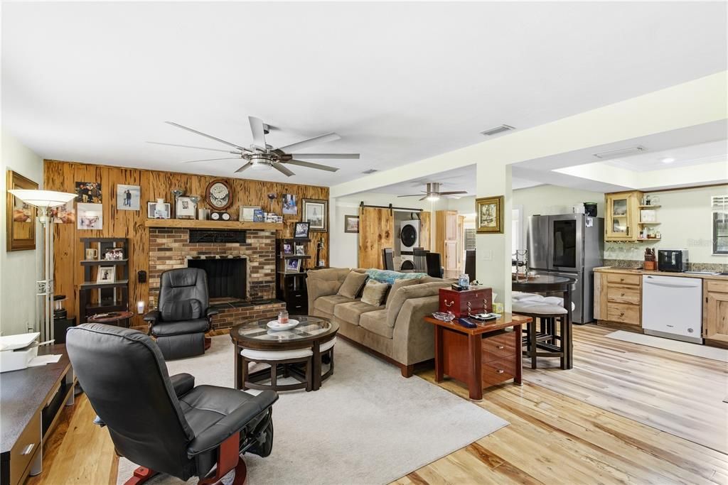 待售: $425,000 (3 贝兹, 3 浴室, 1788 平方英尺)