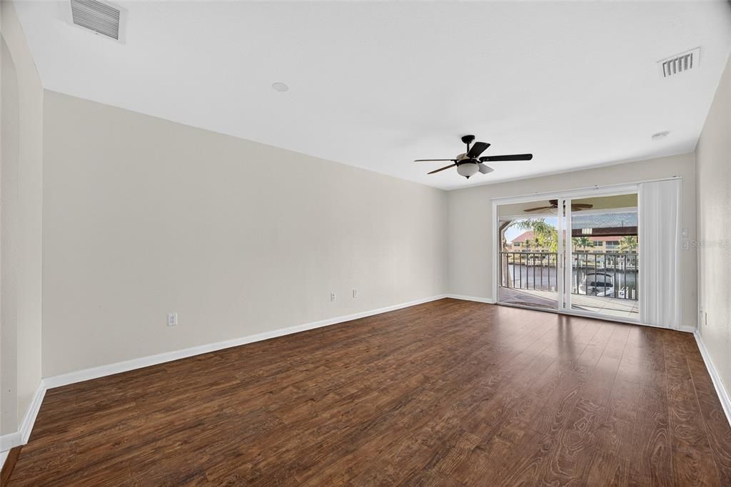 For Sale: $204,900 (2 beds, 2 baths, 1024 Square Feet)