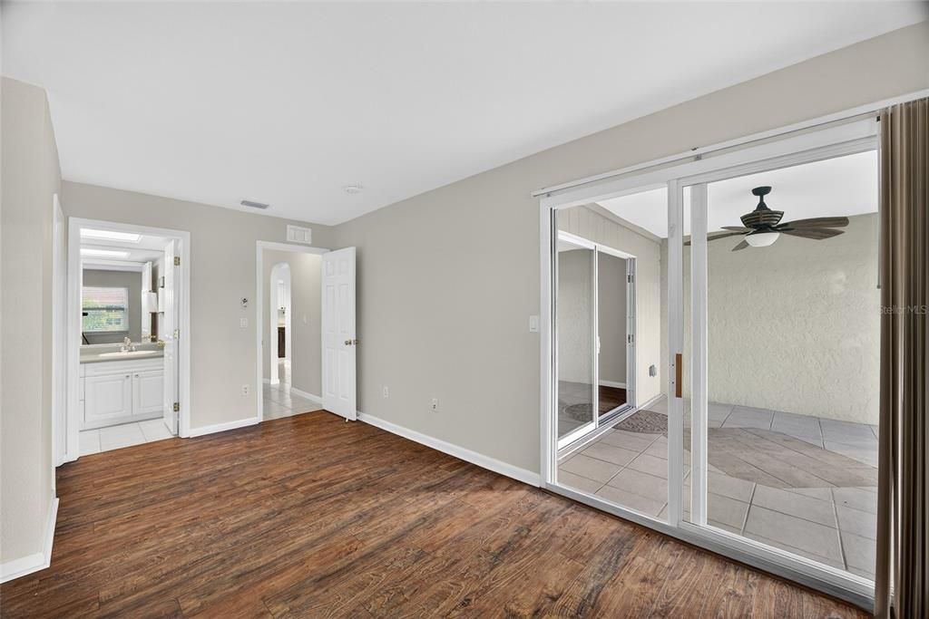 For Sale: $204,900 (2 beds, 2 baths, 1024 Square Feet)