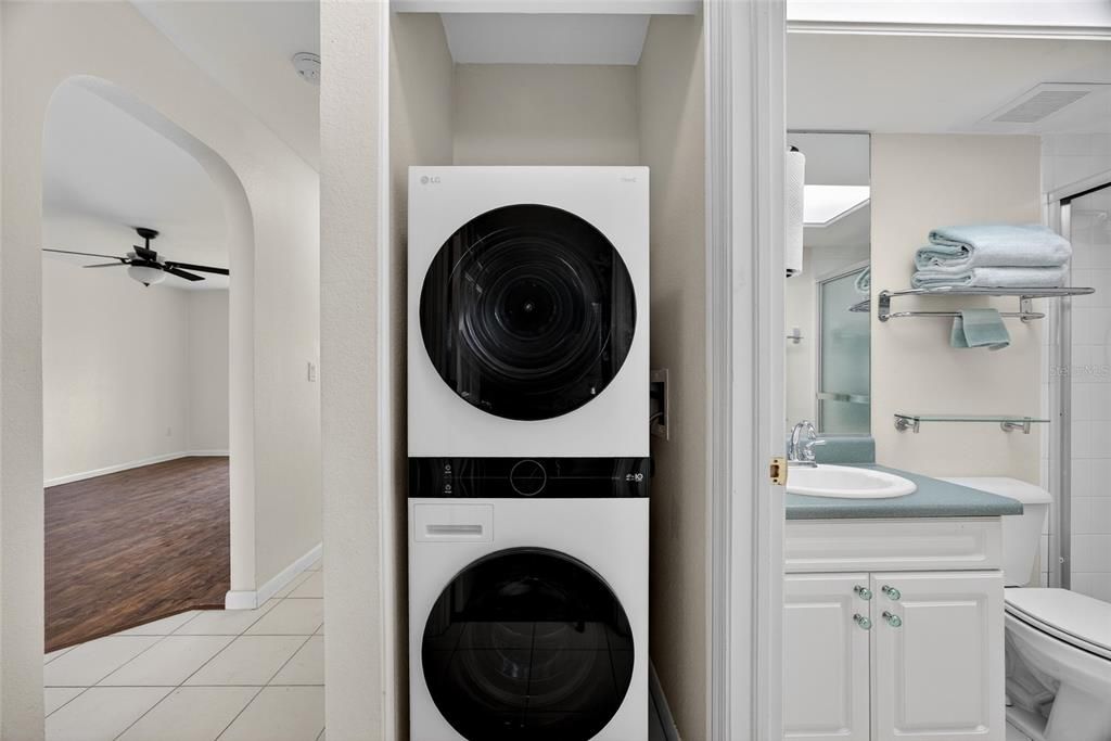 For Sale: $204,900 (2 beds, 2 baths, 1024 Square Feet)