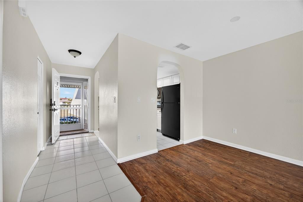 For Sale: $204,900 (2 beds, 2 baths, 1024 Square Feet)