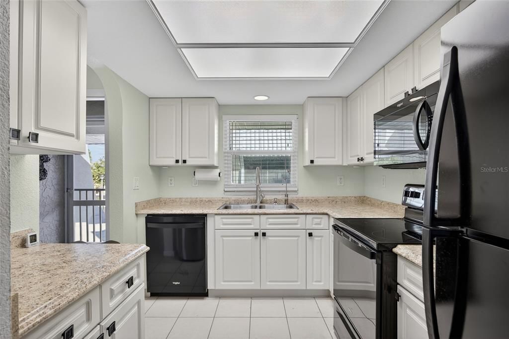 For Sale: $204,900 (2 beds, 2 baths, 1024 Square Feet)