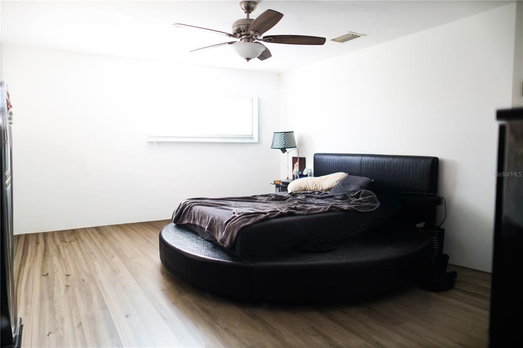 待售: $147,900 (1 贝兹, 1 浴室, 690 平方英尺)