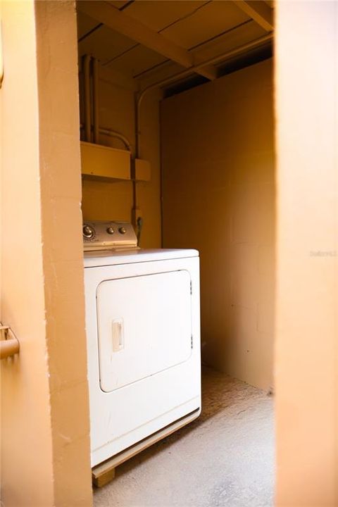 待售: $147,900 (1 贝兹, 1 浴室, 690 平方英尺)