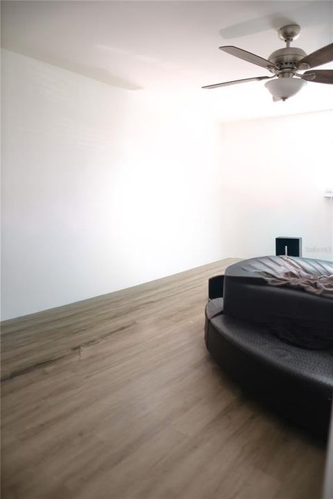 待售: $147,900 (1 贝兹, 1 浴室, 690 平方英尺)