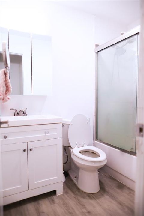 待售: $147,900 (1 贝兹, 1 浴室, 690 平方英尺)