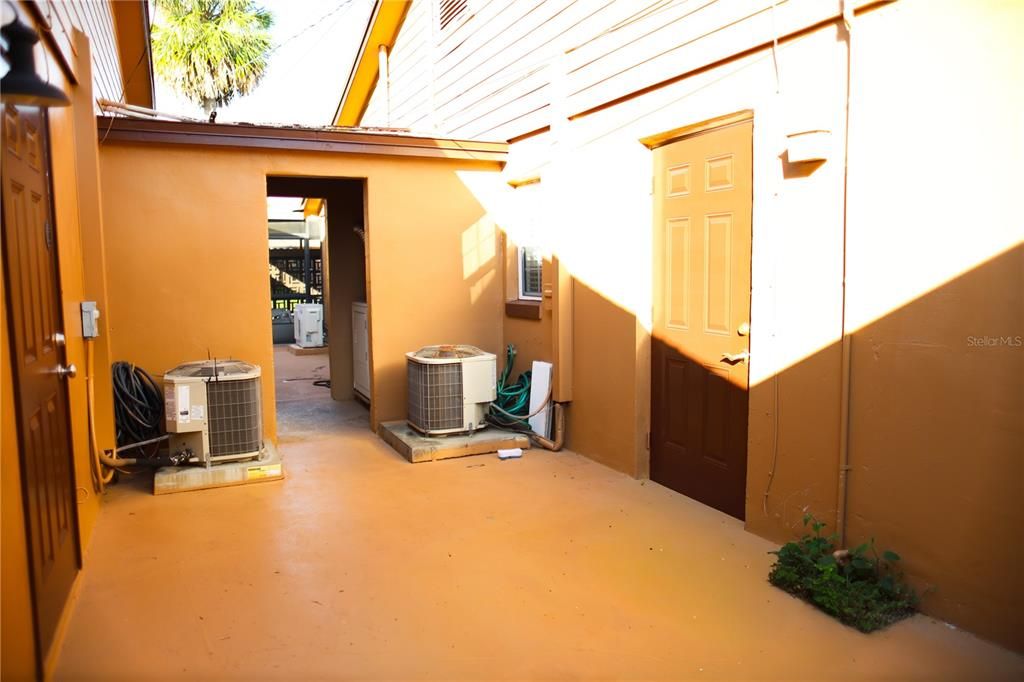 待售: $147,900 (1 贝兹, 1 浴室, 690 平方英尺)