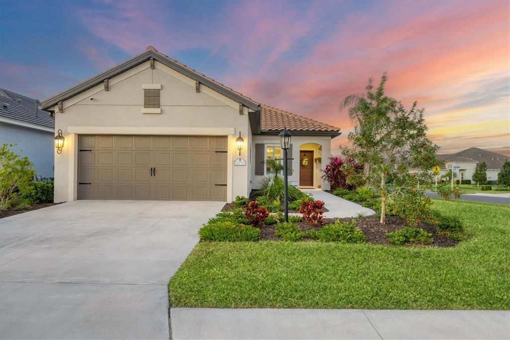 For Sale: $480,000 (3 beds, 2 baths, 1528 Square Feet)