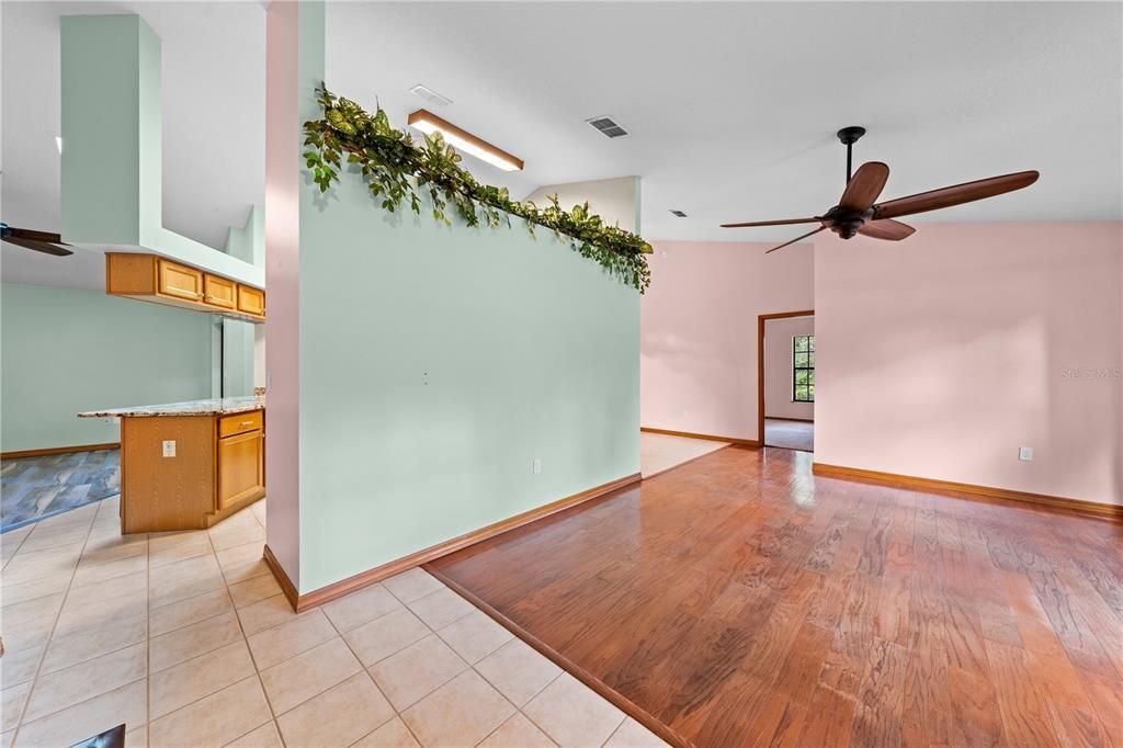 На продажу: $699,900 (4 спален, 2 ванн, 1899 Квадратных фут)