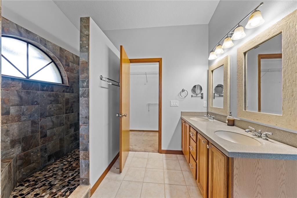 На продажу: $699,900 (4 спален, 2 ванн, 1899 Квадратных фут)