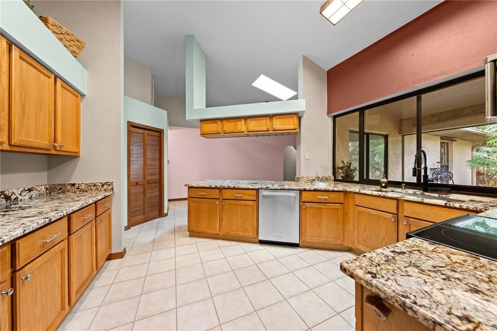 На продажу: $699,900 (4 спален, 2 ванн, 1899 Квадратных фут)