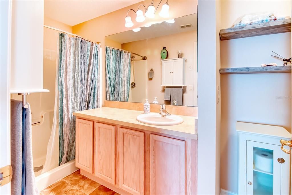 待售: $239,239 (2 贝兹, 2 浴室, 1258 平方英尺)