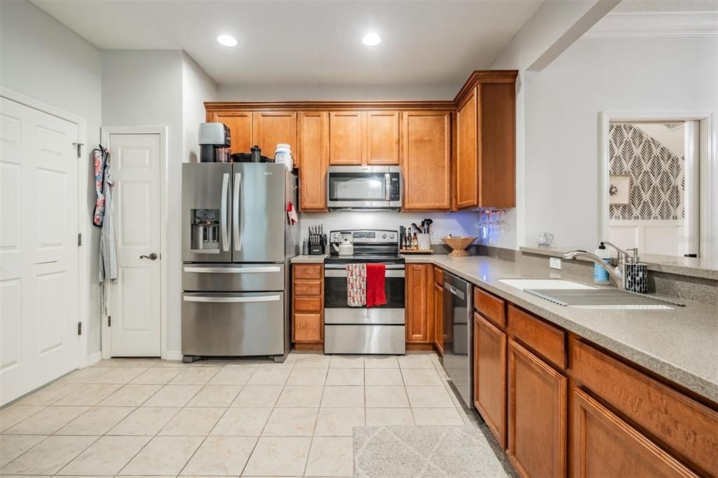 For Sale: $449,000 (2 beds, 2 baths, 1731 Square Feet)