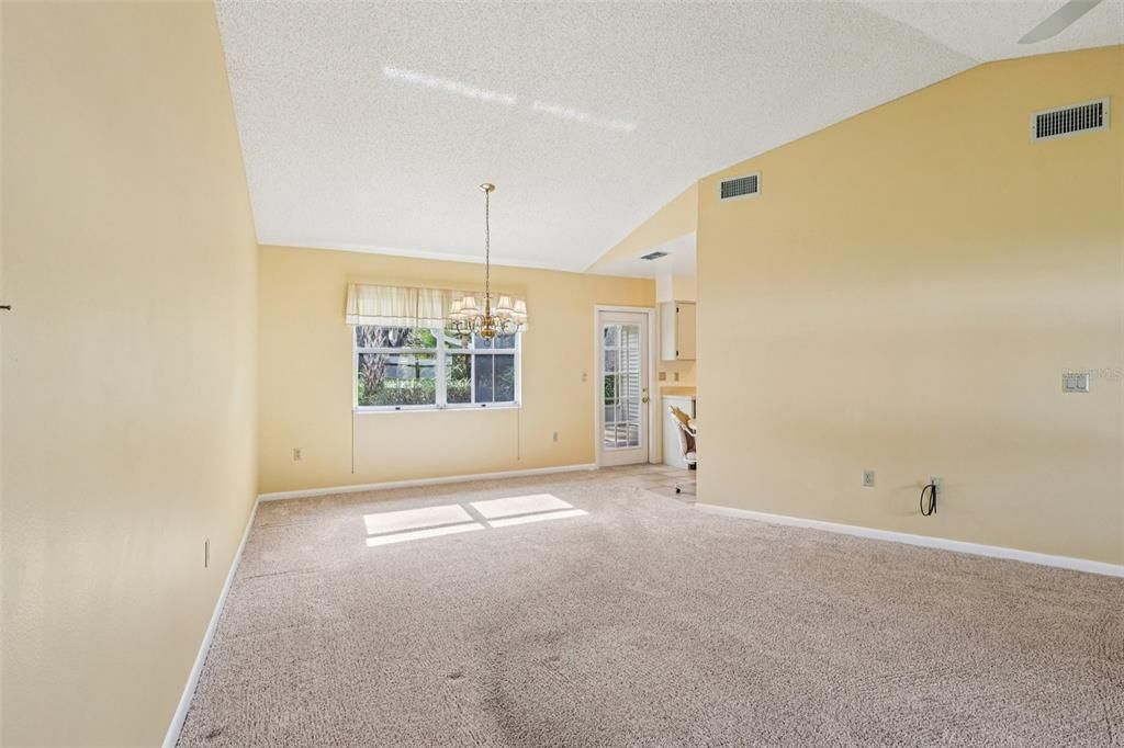 待售: $235,000 (2 贝兹, 2 浴室, 1270 平方英尺)