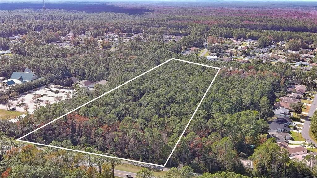 На продажу: $1,900,000 (8.81 acres)