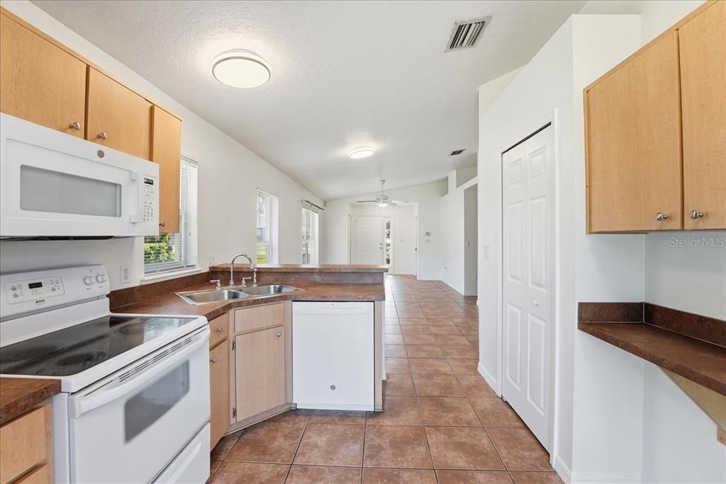 В аренду: $2,095 (3 спален, 2 ванн, 1100 Квадратных фут)