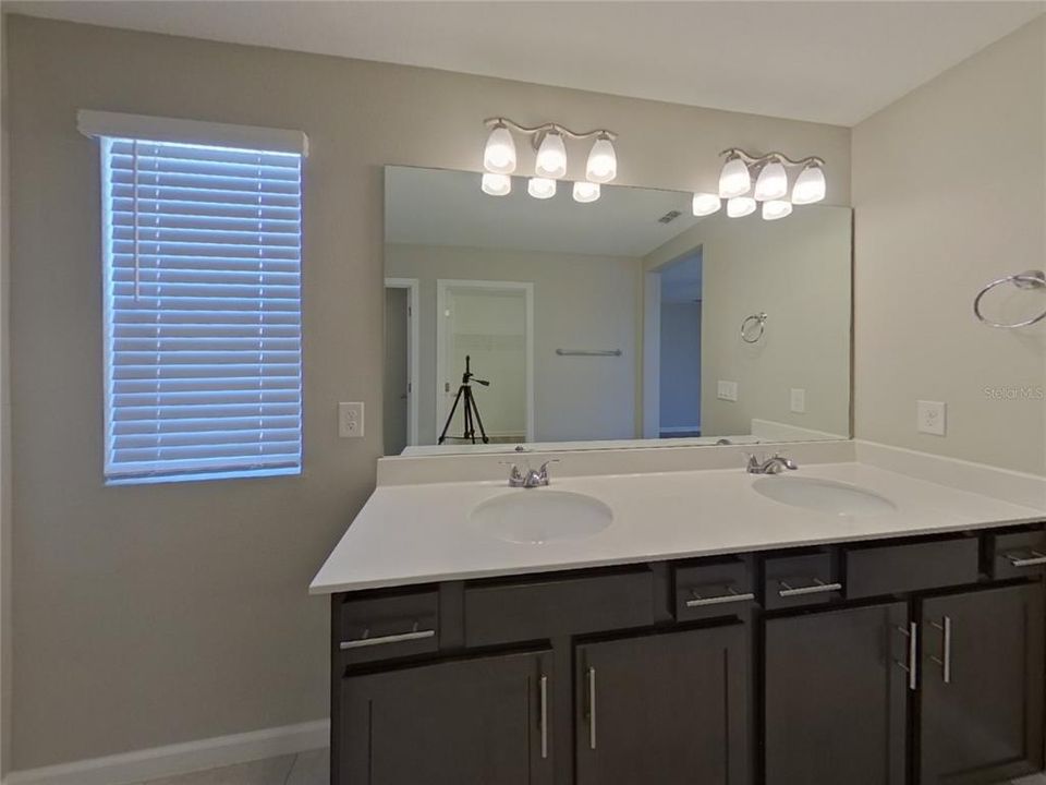 For Rent: $2,449 (3 beds, 2 baths, 2620 Square Feet)