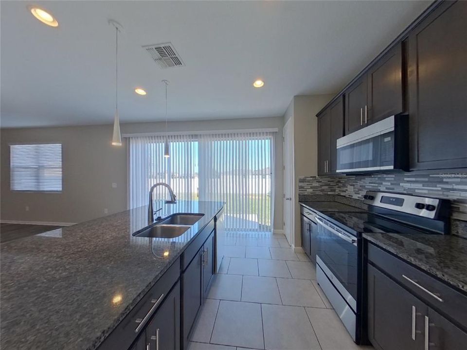 For Rent: $2,449 (3 beds, 2 baths, 2620 Square Feet)