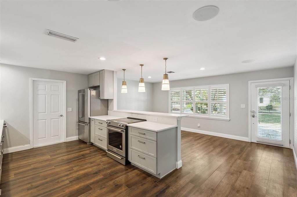 На продажу: $895,000 (3 спален, 3 ванн, 1808 Квадратных фут)