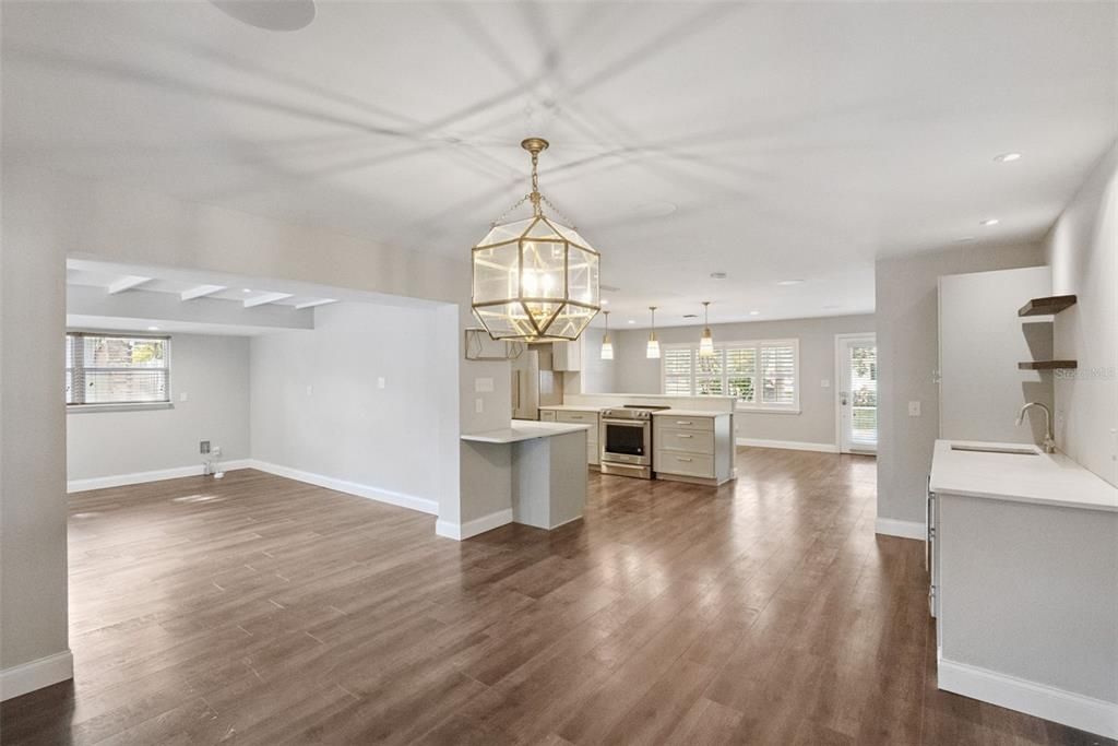 Activo con contrato: $895,000 (3 camas, 3 baños, 1808 Pies cuadrados)