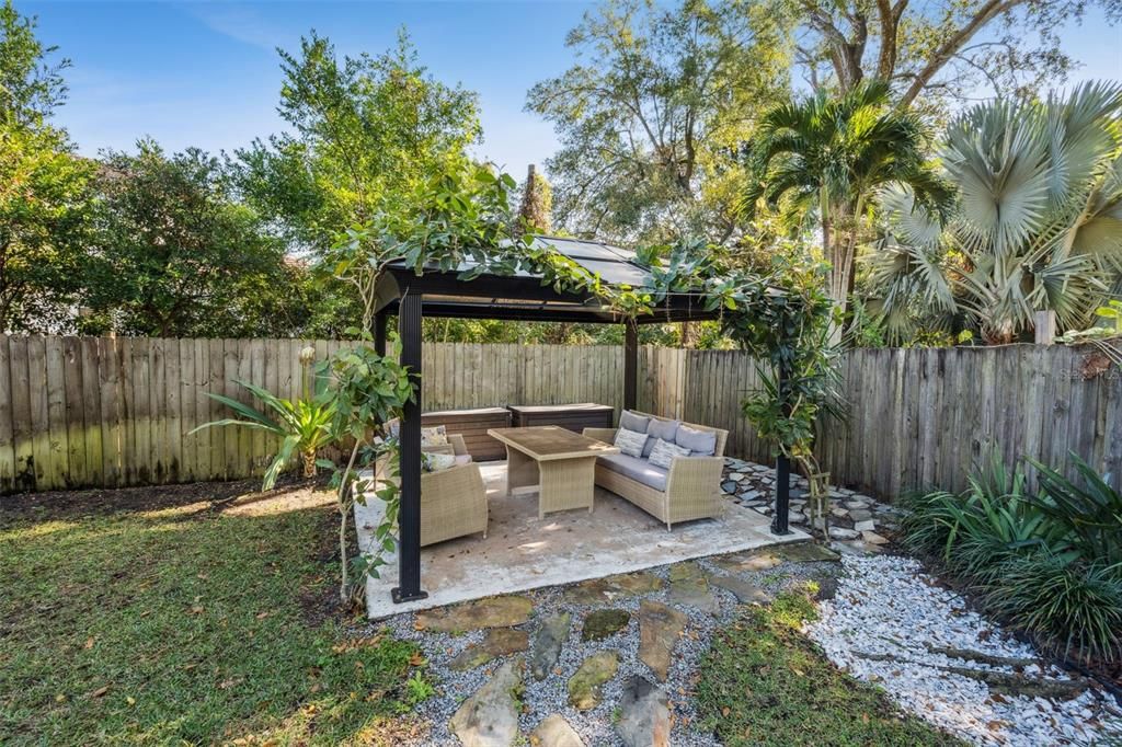 Activo con contrato: $895,000 (3 camas, 3 baños, 1808 Pies cuadrados)