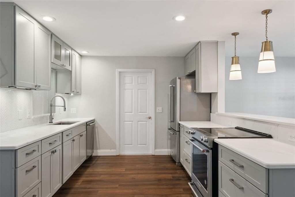 Activo con contrato: $895,000 (3 camas, 3 baños, 1808 Pies cuadrados)