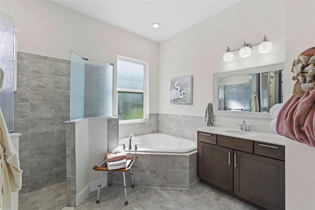 For Sale: $599,000 (4 beds, 3 baths, 2532 Square Feet)