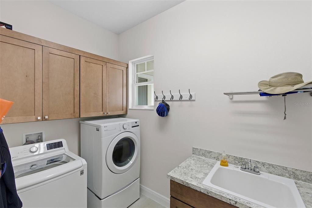 For Sale: $599,000 (4 beds, 3 baths, 2532 Square Feet)