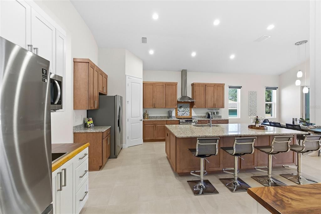 For Sale: $599,000 (4 beds, 3 baths, 2532 Square Feet)