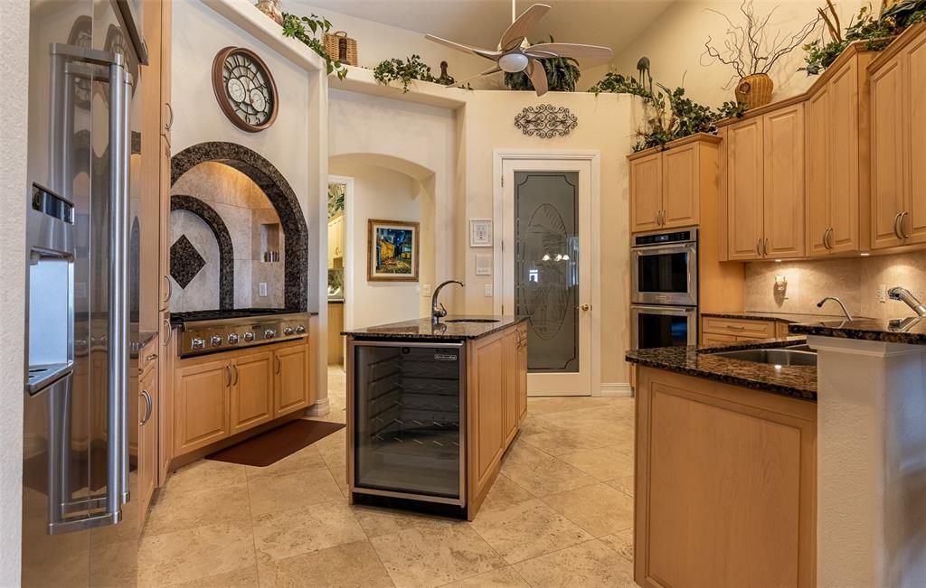 На продажу: $1,250,000 (4 спален, 4 ванн, 3834 Квадратных фут)