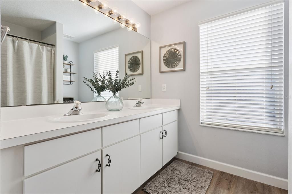 En Venta: $495,000 (3 camas, 2 baños, 2056 Pies cuadrados)