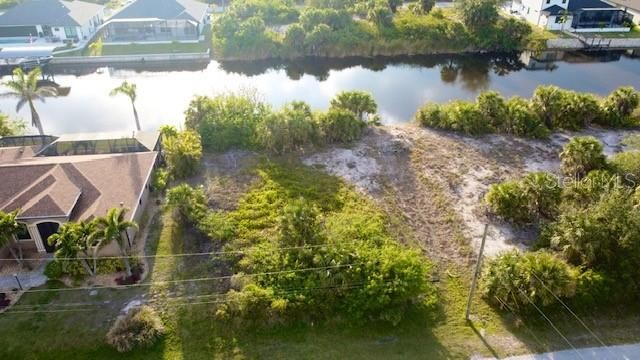 For Sale: $699,900 (3 beds, 2 baths, 1906 Square Feet)