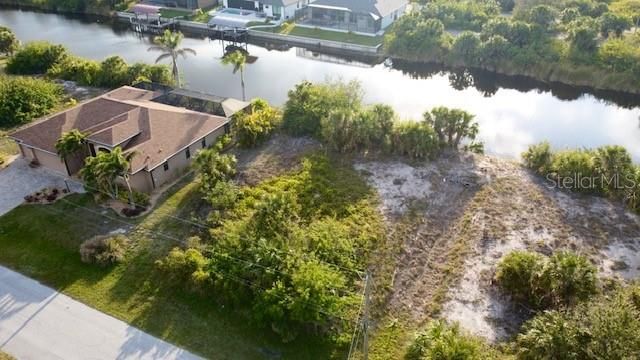 For Sale: $699,900 (3 beds, 2 baths, 1906 Square Feet)