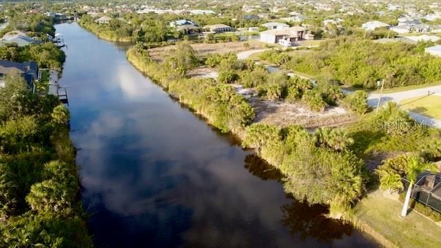 For Sale: $699,900 (3 beds, 2 baths, 1906 Square Feet)