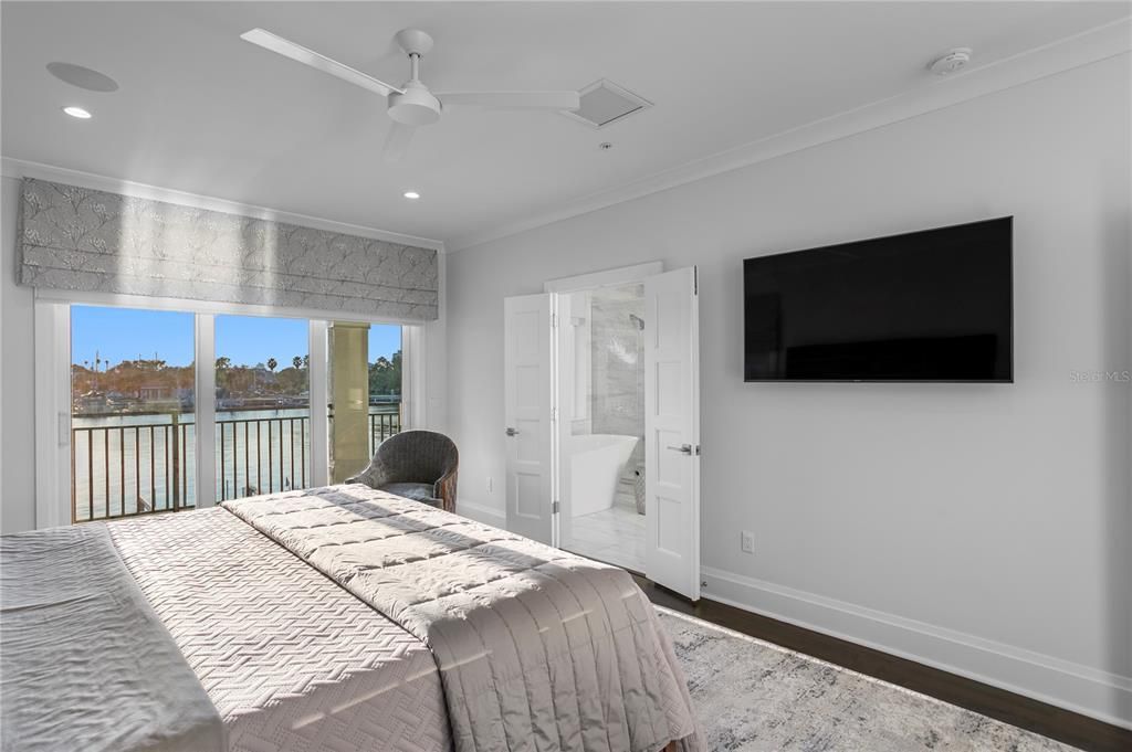 Active With Contract: $4,700,000 (4 beds, 4 baths, 4523 Square Feet)