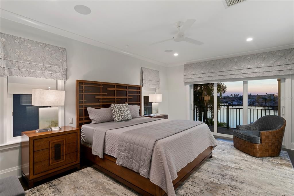 Active With Contract: $4,700,000 (4 beds, 4 baths, 4523 Square Feet)