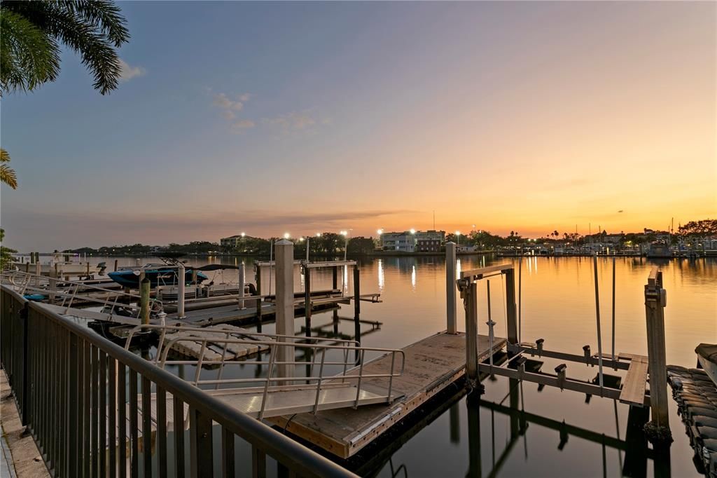 Active With Contract: $4,700,000 (4 beds, 4 baths, 4523 Square Feet)