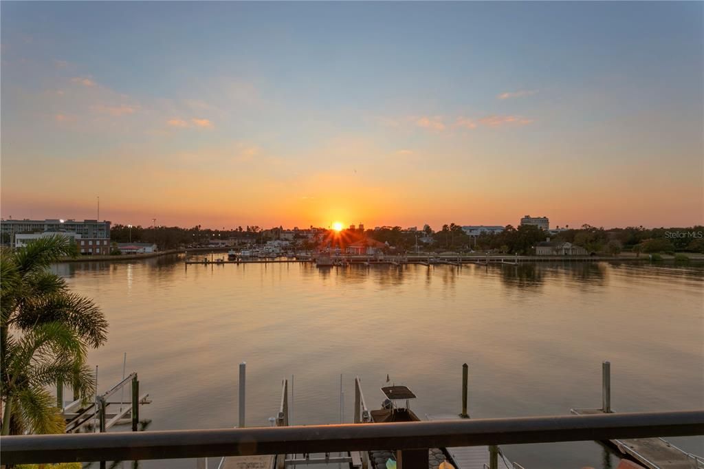 Active With Contract: $4,700,000 (4 beds, 4 baths, 4523 Square Feet)
