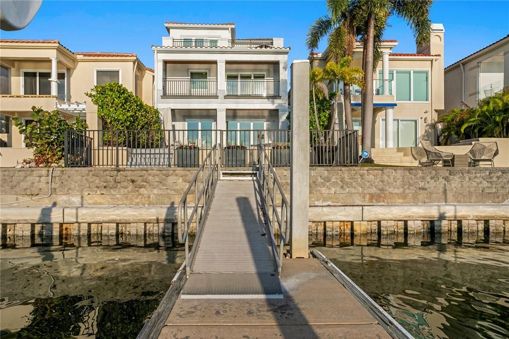 Active With Contract: $4,700,000 (4 beds, 4 baths, 4523 Square Feet)