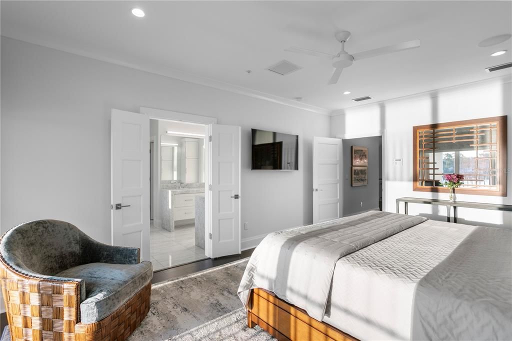 Active With Contract: $4,700,000 (4 beds, 4 baths, 4523 Square Feet)